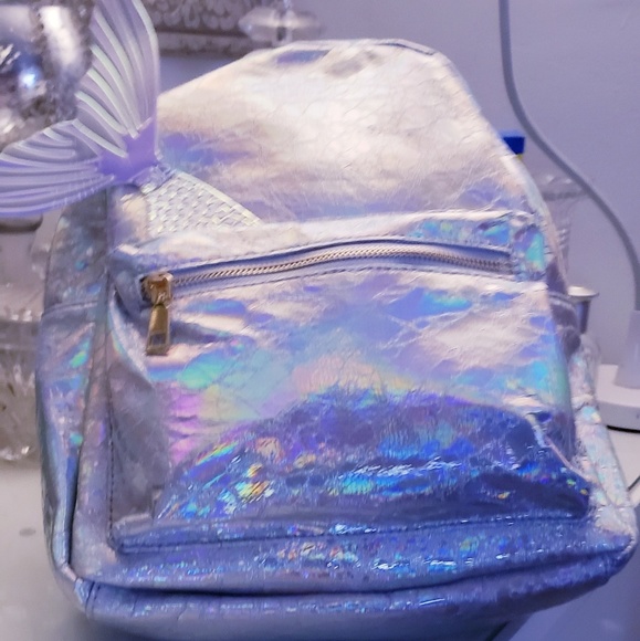 Mermaid tail holographic backpack NWT - Picture 4 of 5
